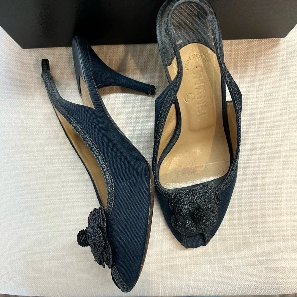 Chanel Vtg CC Logo Black Slingback Camelia Raffia Heels Peep Toe Shoes Y2W 8 - Picture 6 of 17